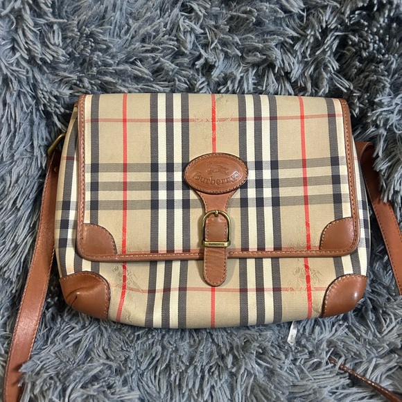 Amazing Burberry Purse 🐴🐴 - Picture 1 of 9